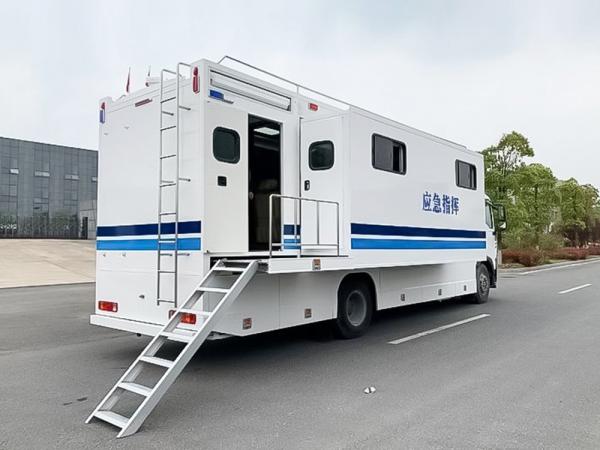 重汽豪沃通信指挥车
