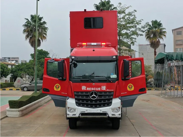 奔驰Arocs 3345 通讯指挥车