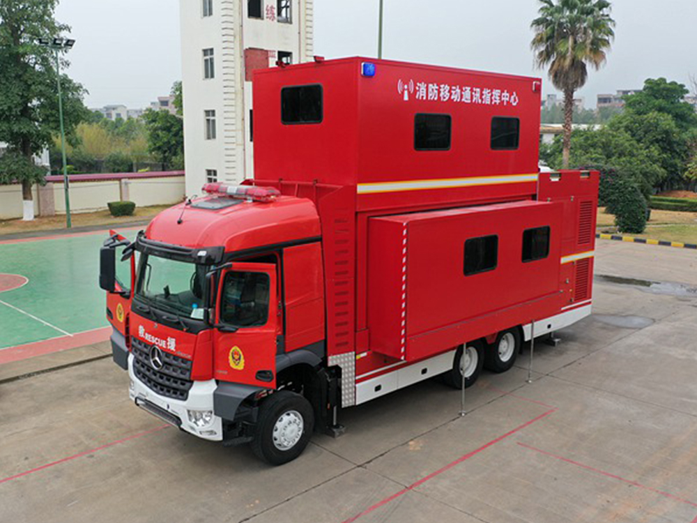 奔驰Arocs 3345 通讯指挥车